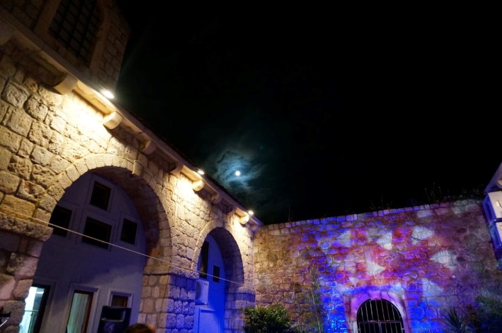 great decor  near beach